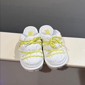 NWOB UGG Spaceslider Slipper shoes.  Size 8.